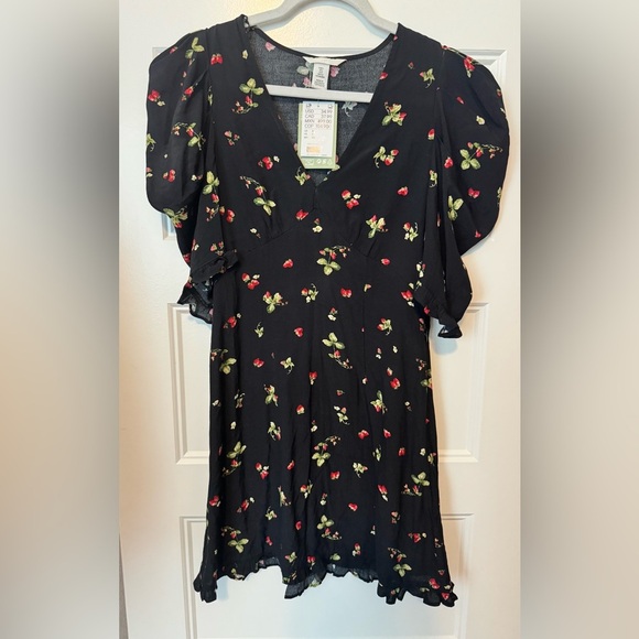 NWT H&M Strawberry Print Dress Size Small - Picture 1 of 9